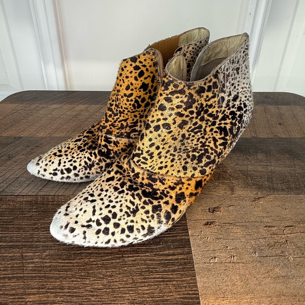 Matisse Nugent Leopard Print Ankle Booties in Multi-Tone Brown